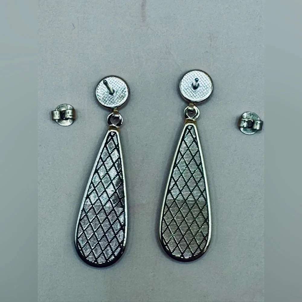 Alia Black and Gold Floral Bird Earrings - Picture 5 of 8